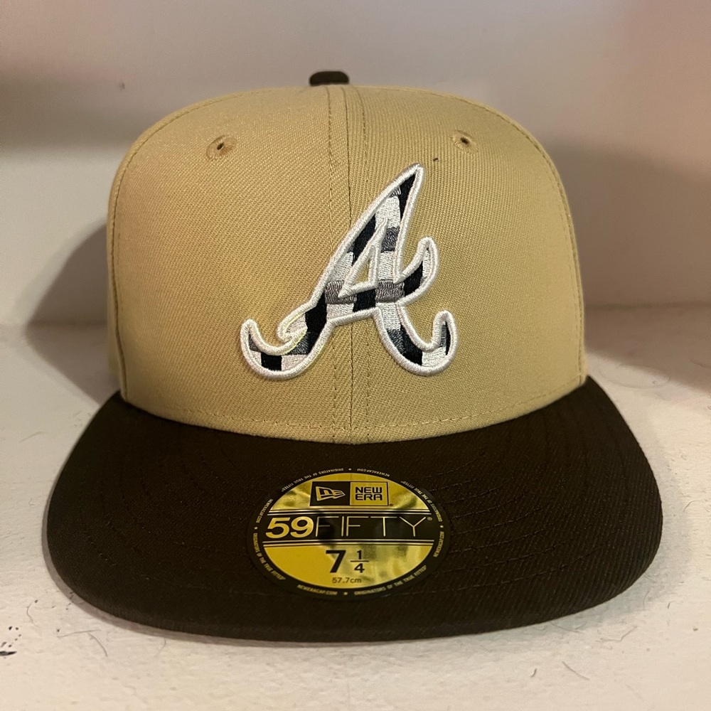 New Era ‘Atlanta Braves’ Fitted Hat. Size 7 1/4. Brand new. Never worn.